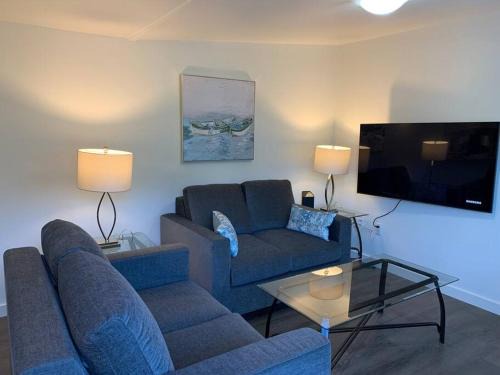 Port Alberni House | Cosy country mobile home on 18 acres farm sleeps 5