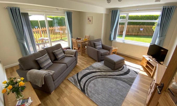 Brimpsfield House | Cosy dog friendly self contained Annexe , near Cheltenham & Cotswolds