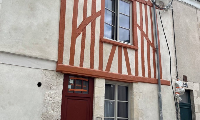 Bourgogne Apartment | Cosy downtown studio near the Cathedral