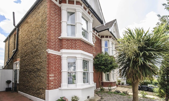 Walpole House | Cosy Edwardian House - Very Clean, Safe & Convenient