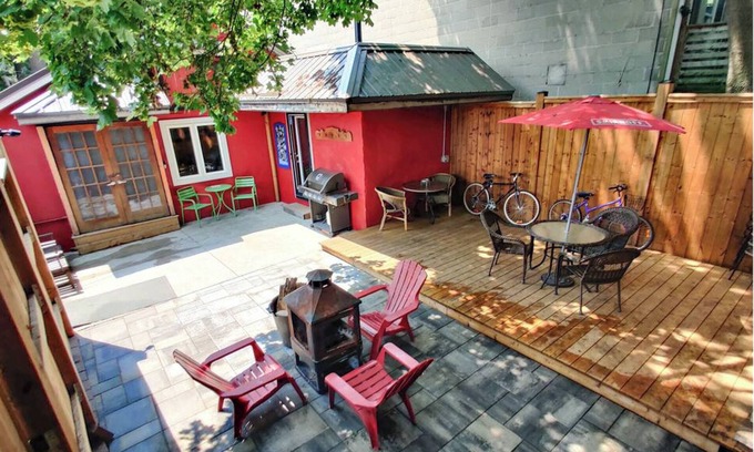Crystal Beach Cottage | Cosy Family Cottage 30 Steps from the Beach