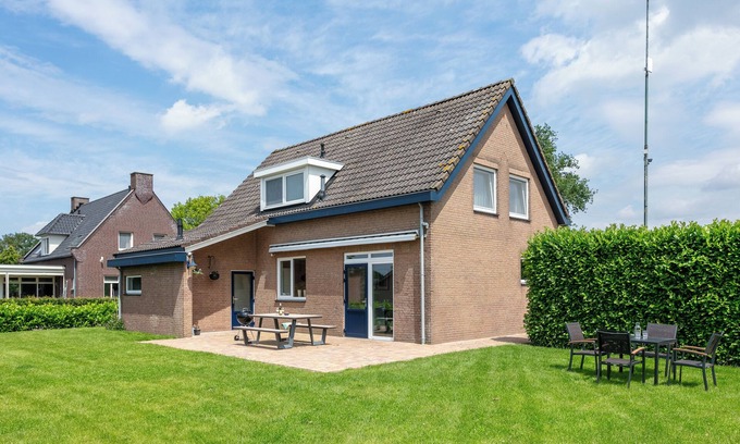 Oploo House | Cosy family home near a farm