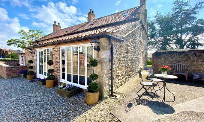 Ripon Cabin | Cosy Farm Lodge in Melmerby Village, Ripon