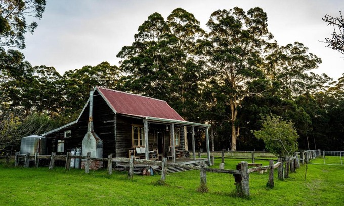 Channybearup House | Cosy Farmstay: Green Cabin at Whispering Woods