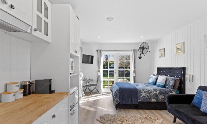 Tyabb Cottage | Cosy FarmStay@Harmony Cottage on Melbournes' Famous Mornington Peninsula