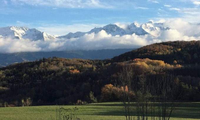 Saint-Bernard Ski Chalet | Cosy little chalet with jacuzzi.
