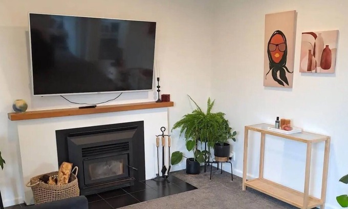Christchurch House | Cosy, Functional and Friendly!