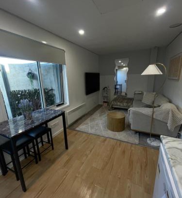 Geilston Bay House | Cosy Getaway for 2