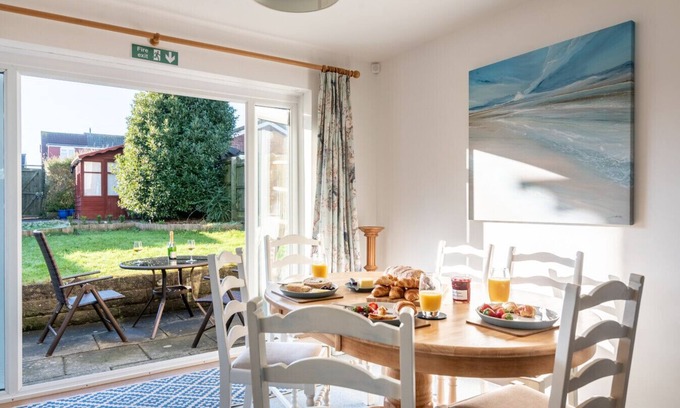Penarth House | Cosy home with easy access to Cardiff city centre