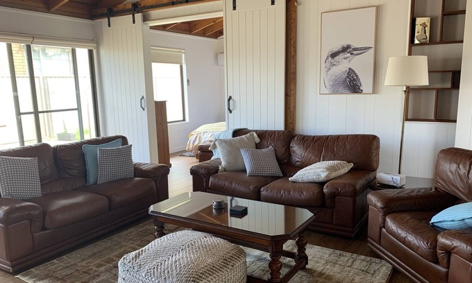 Heathcote House | Cosy house in the heart of Heathcote; walking distance to restaurants and shops