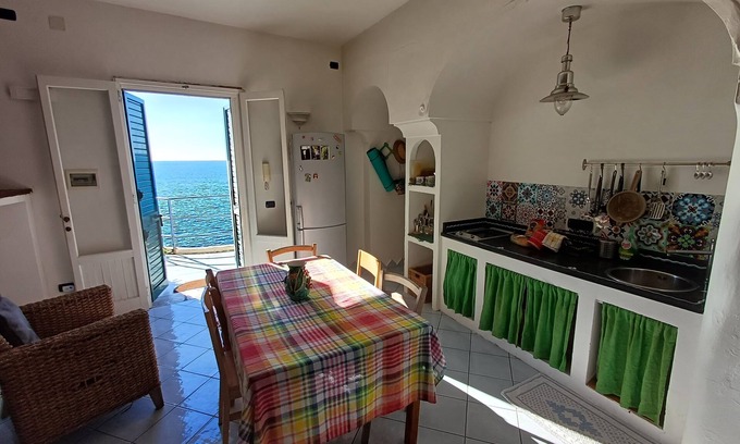 Furore Villa | Cosy House On the Sea. 2 Pax, Into a Natural Cliff