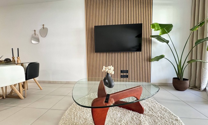 Hopitaux-Facultes Apartment | Cosy, modern apartment in the Hôpitaux-Facultés district