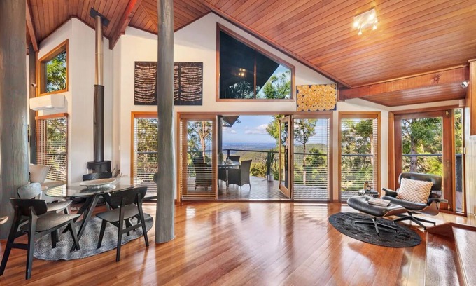 Eagle Heights House | Cosy Mountain house w/fire and pool on Tamborine Mountain!