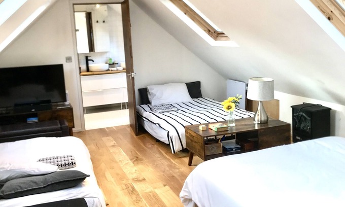 Glynneath Apartment | Cosy new Loft with bathroom and facilities