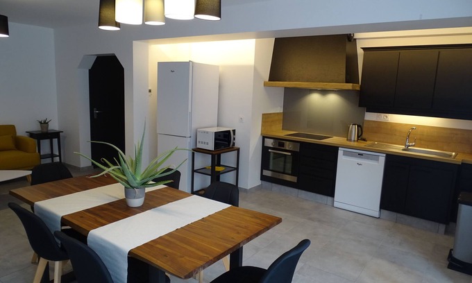 Faubourg d'Argentan Cottage | Cosy renovated house near the lake