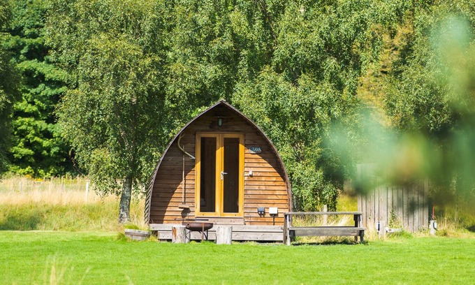 Leven Cabin | Cosy, Rural and Ensuite Glamping Cabin.