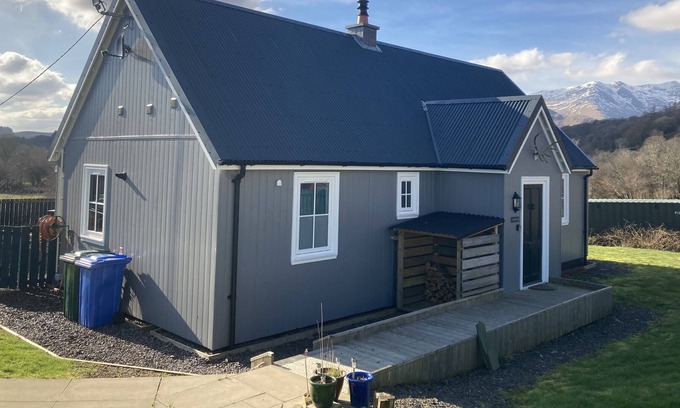 Dalmally House | Cosy Scottish West Highland Cottage River Orchy and Magnificent Mountain Views