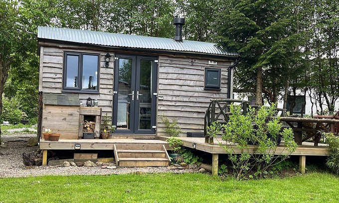 Glenmorangie Cabin | Cosy Shepherds Hut in the stunning Scottish Highlands & just off the NC500