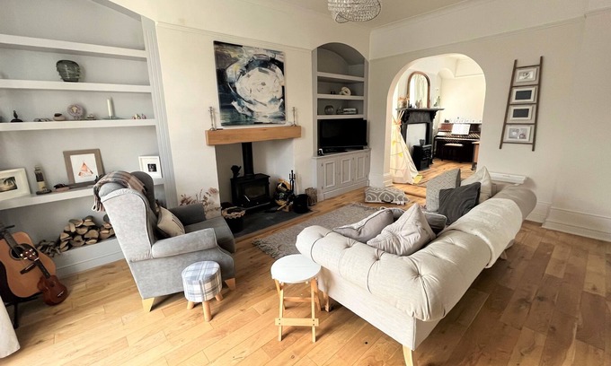 Wakefield House | Cosy & Spacious 2 Bedroom, 2 Bathroom Entire House