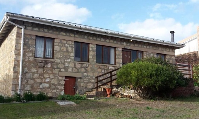 Still Bay House | Cosy stone cottage