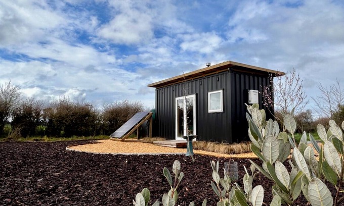 Clareville Cabin | Cosy tiny container cabin. Fully Off-grid experience