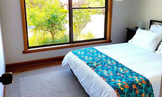 Devonport Villa | Cosy Two Bedroom Cottage
