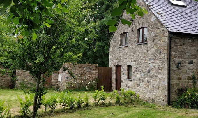 Tuamgraney House | Cosy two bedroom lodge on the edge of Raheen Woods