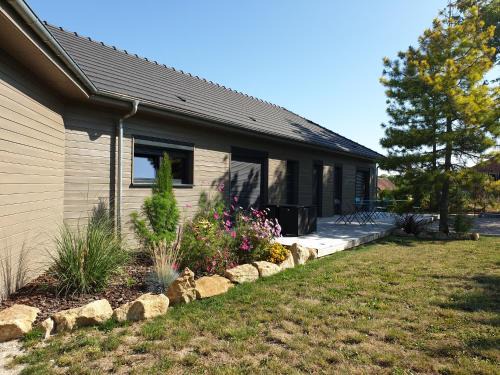 Laubressel Bed & Breakfast | Cosy Wood House