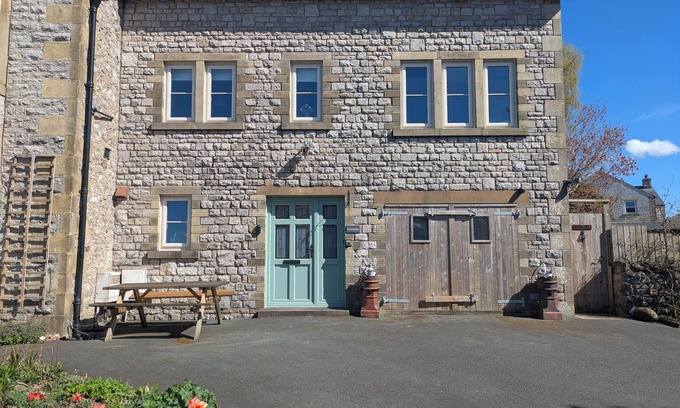 Ingleton Apartment | Cosy yet spacious property with private parking, close to the village centre.