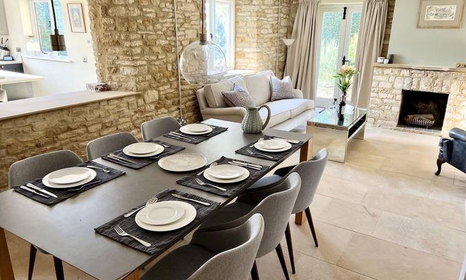 Kingham Cottage | Cotswolds barn conversion in foodie-heaven Kingham