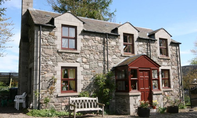 Perth Cottage | Cottage ∙ 2 bedrooms ∙ 4 guests