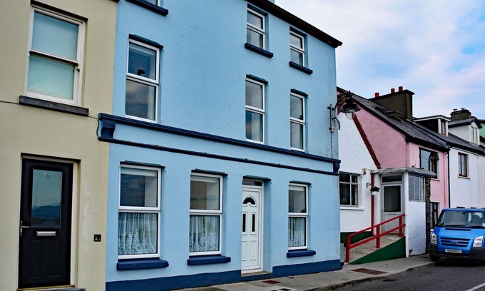 Roundstone Cottage | Cottage 236 - Roundstone - sleeps 6 guests in 4 bedrooms