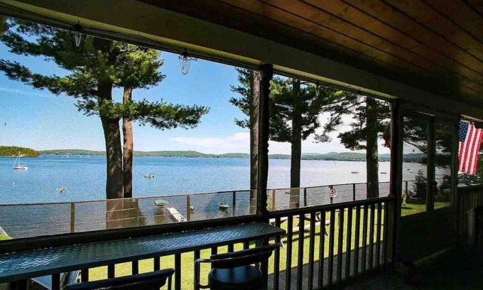 Colchester Cottage | Cottage · Beachfront Cottage on Lake Champlain, Colchester
