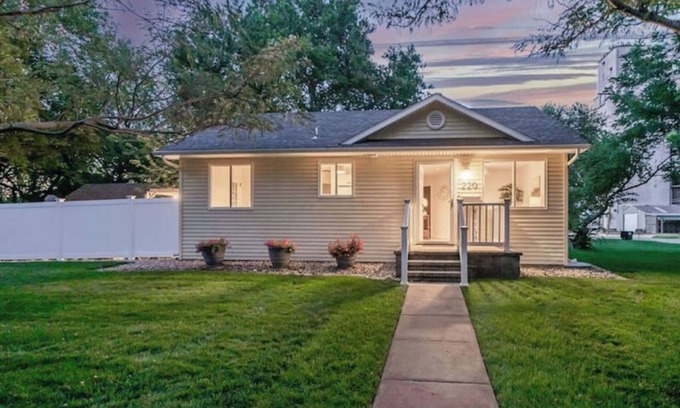 Halstead House | Cottage Corner - Experience small-town hospitality at its best!