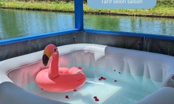 Saint-Usage Boat Rental | Cottage flottant jacuzzi privé en option gamme supérieure