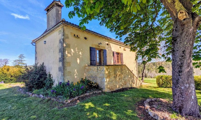 Sainte-Foy-de-Longas Cottage | Cottage for 4 people