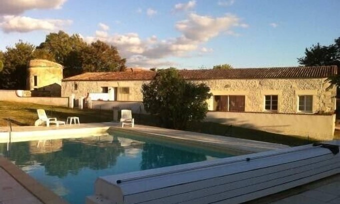 Montpellier de Medillan House | Cottage with pool in Charente Maritime 15 minutes from the beaches
