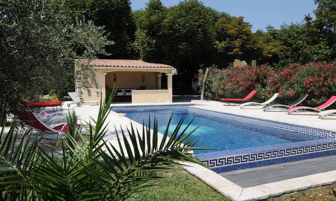 Eyguieres Apartment | Cottage in a 1850 Bastide with infinity pool et counter current swimming system