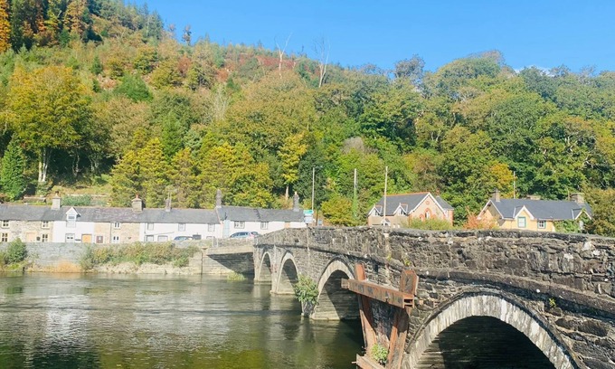 Machynlleth Cottage | Cottage in beautiful Welsh valley setting, 3 bedroom, outside space