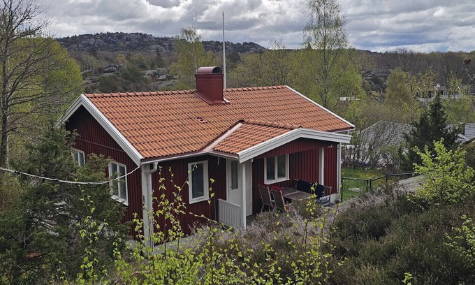 Hjaelteby House | Cottage in beautiful rocky surroundings on Mjörn, only 300m from the sea | SE09115