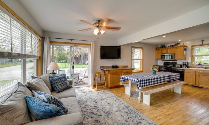Edinboro Cottage | Cottage in Edinboro: Walk to Pat Crawford Beach!