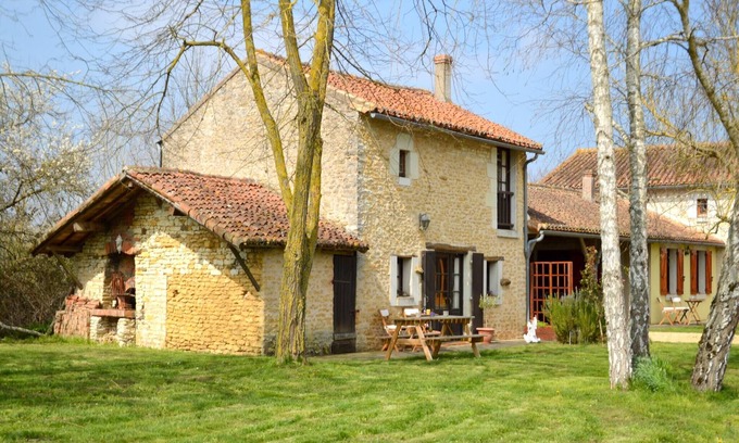 Saint-Jean-de-Sauves Cottage | Cottage in Saint-Jean with Terrace