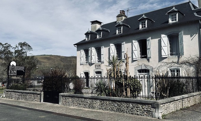 Aramits House | Cottage in Historic House "Etape En Barétous" with Private Terrace, Private Garden and Wi-Fi