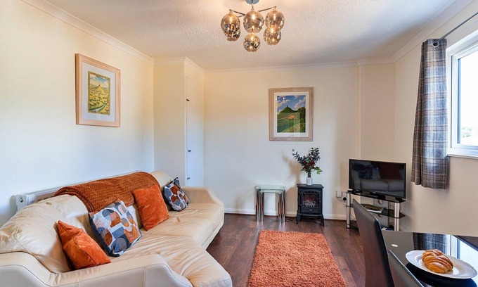 Wedmore Cottage | Cottage in Somerset with Stunning Garden Views