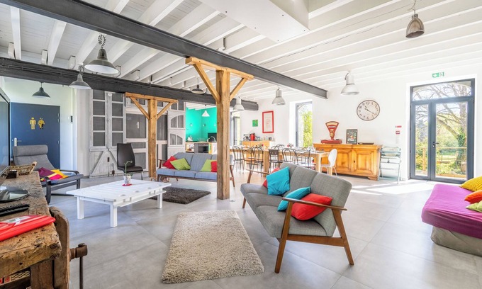 Joue-sur-Erdre House | Cottage 'L'erdre Au Moulin' with Private Terrace, Shared Garden and Wi-Fi