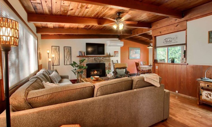 Oakhurst Cabin | Cottage near Yosemite & Bass Lake, Orange Door