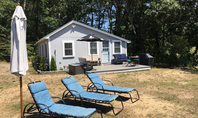 South Harwich Cottage | Cottage on freshwater lake with short walk to town beach