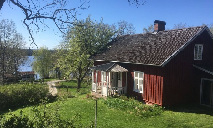 Kopmannebro House | Cottage on the banks of the Dalsland Canal