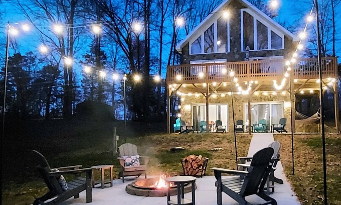 Roxboro House | "Cottage On The Cove" Private Lakefront Paradise with Paddleboards & Kayaks
