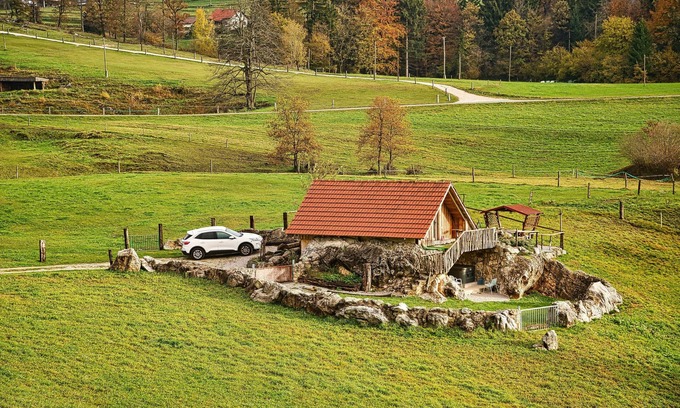 Ivancna Gorica Cottage | Cottage on the rocks with hot tub and sauna